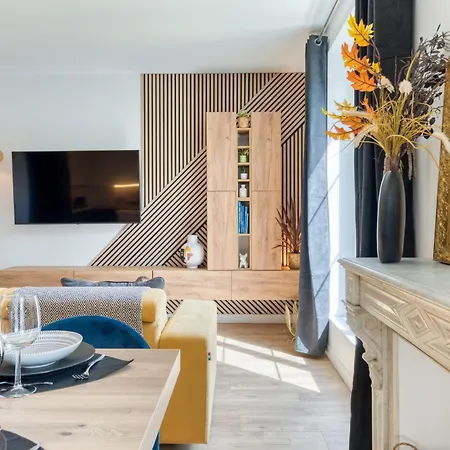 Le Jeanne D'arc, Vue Sur La Place Du Vieux Marché * Rouen