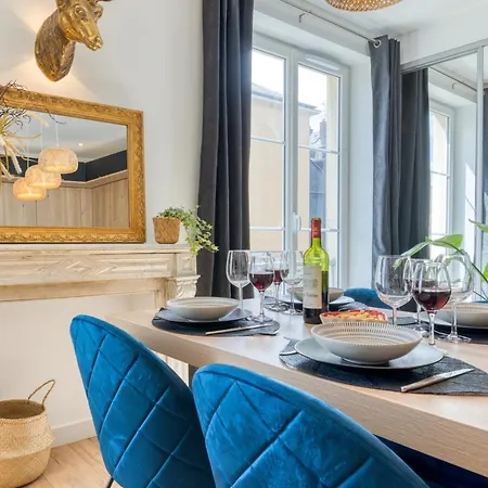 Le Jeanne D'arc, Vue Sur La Place Du Vieux Marché Rouen