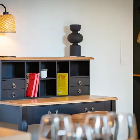 Le Jeanne D'arc, Vue Sur La Place Du Vieux Marché