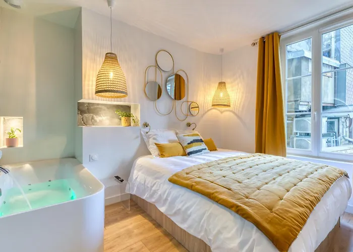 Le Jeanne D'arc, Vue Sur La Place Du Vieux Marche 公寓 *