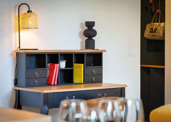 Le Jeanne D'arc, Vue Sur La Place Du Vieux Marché